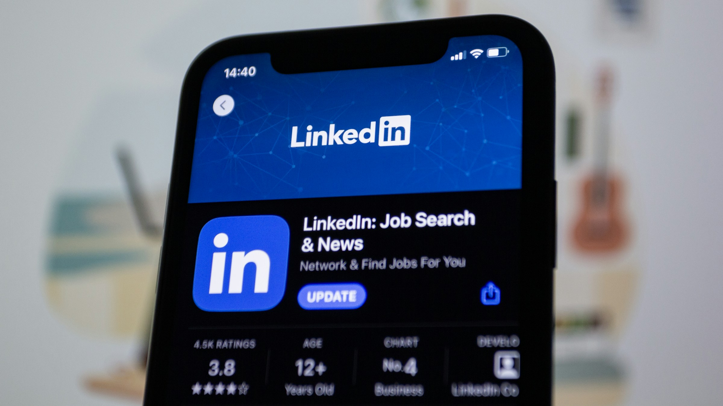 L’application LinkedIn et sa recherche d’emploi sur un téléphone